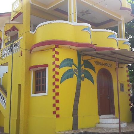Yellow House 호텔 칼랑굿 외부 사진